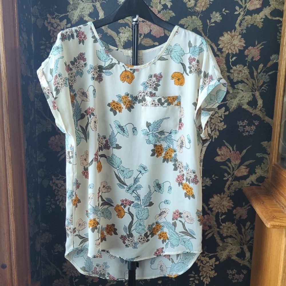 Maurices Short Sleeve Scoop Neck Floral Blouse With Pocket Size Women's XS